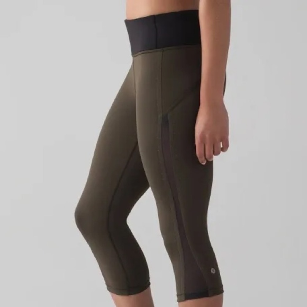 Lululemon Athletic Capri leggings in size 6